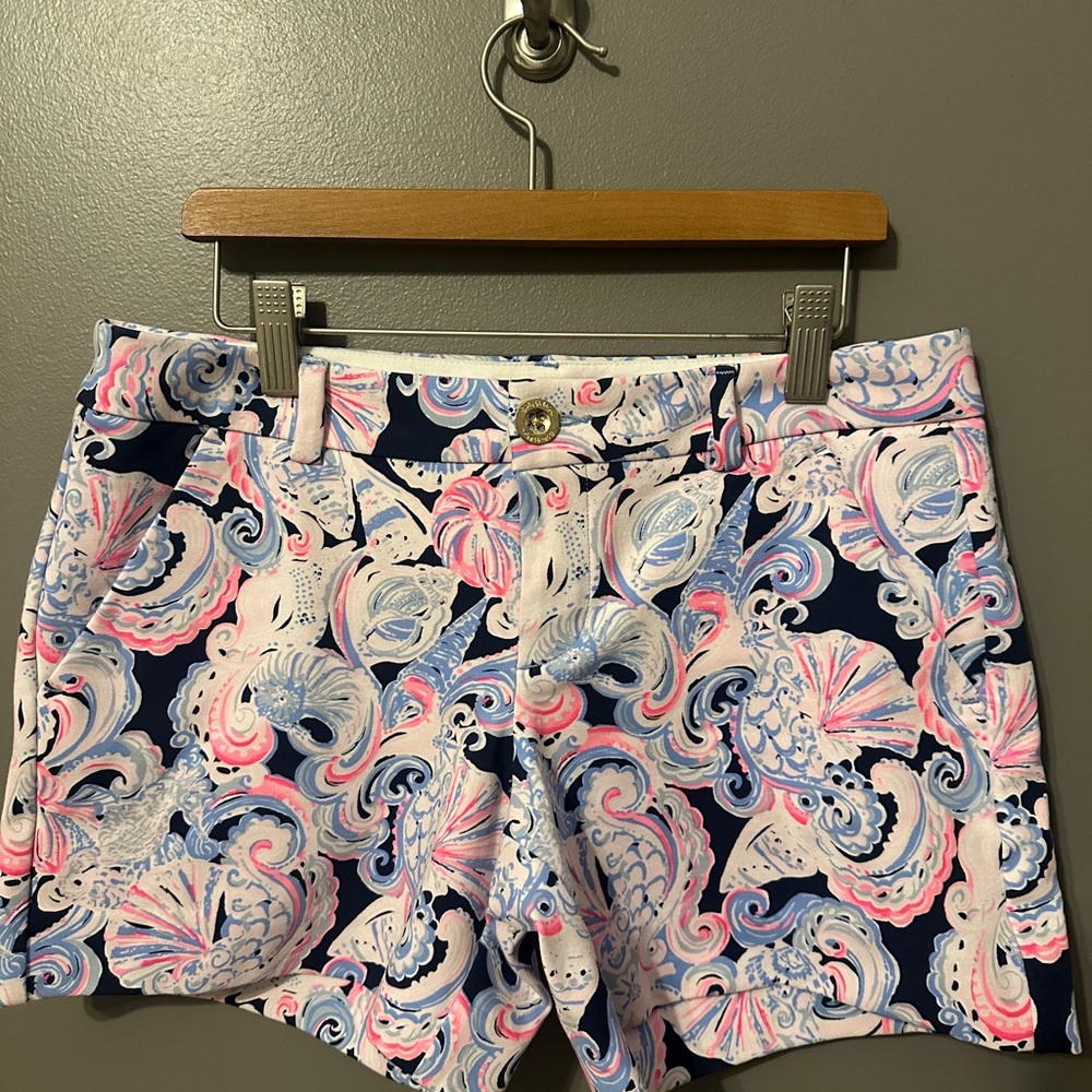 Lilly Pulitzer ladies CALLAHAN  SHORTS  in Navy Multi Size 2 w/5” inseam NWOT